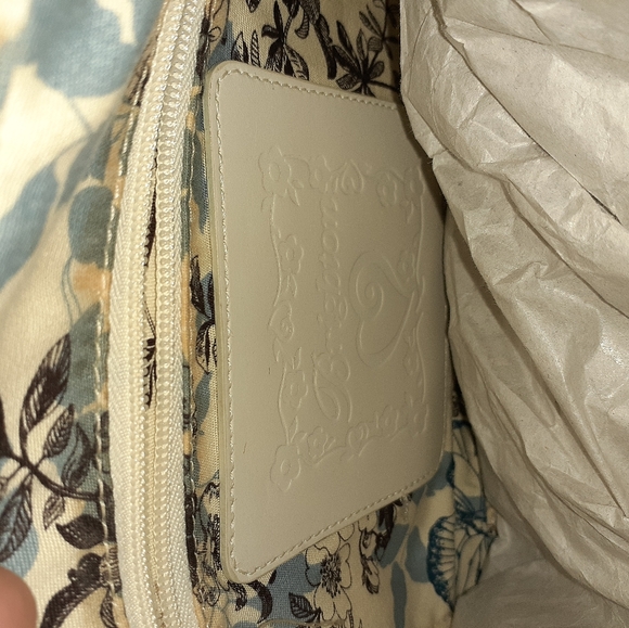 Brighton woven handbag with leather trim handle and side pockets. - Picture 5 of 7